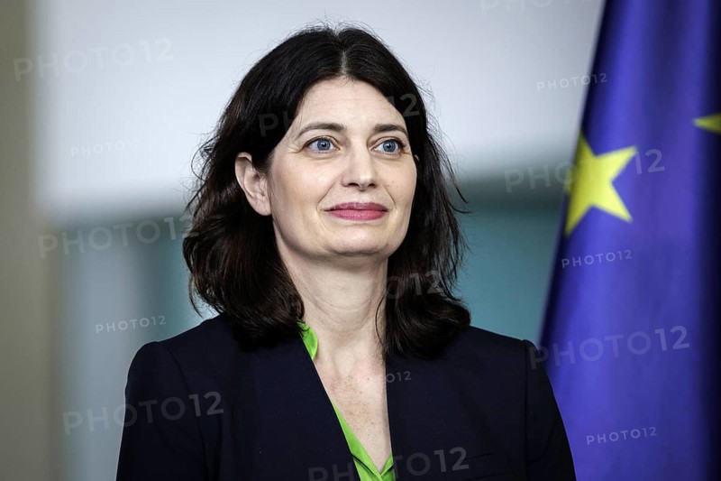 Carolin Häussler, holder of the Chair of Organisation, Technology Management and Entrepreneurship at the University of Passau, in the presence of the Federal Minister of Education and Research, Bettina Stark-Watzinger, at the handover of the 2024 report by the Commission of Experts for Research and Innovation (EFI) to Federal Chancellor Olaf Scholz. Berlin, 28 February 2024