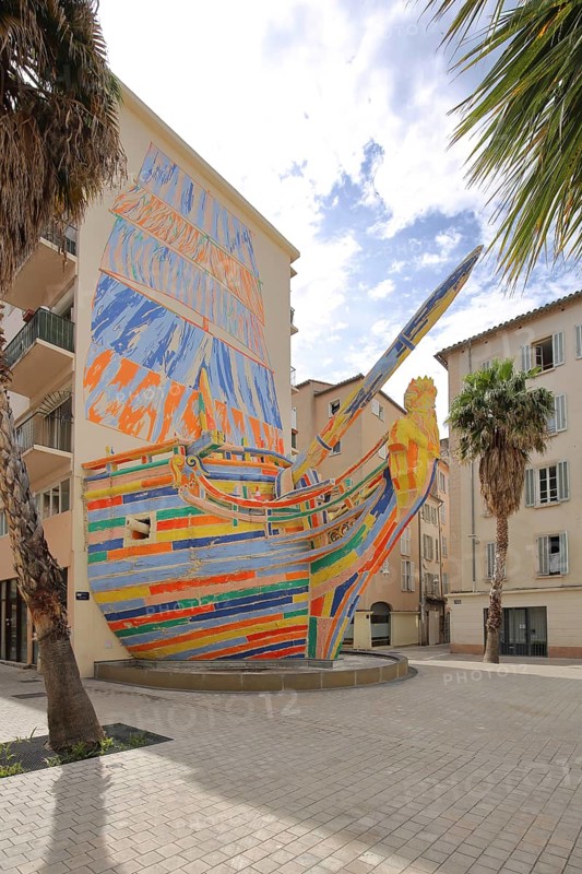 Sculpture Le Bateau Sculpture by Alexandre-Benjamin Navet 1995, colourful ship with Neptune as figurehead, street art, palm tree, houses, Place Vatel, Toulon, Var, Provence, France, Europe
