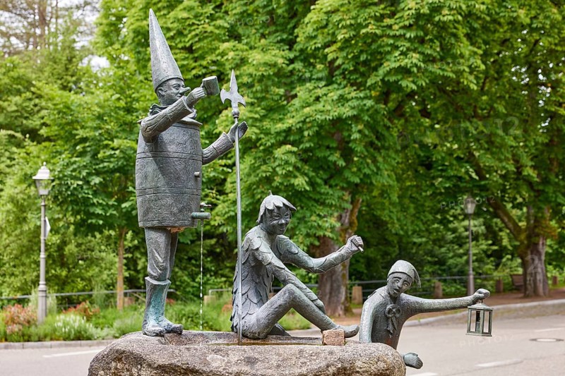 Fool's fountain with figures by Herbert Maier in Haslach im Kinzigtal, Black Forest, Ortenaukreis, Baden-Württemberg, Germany, Europe