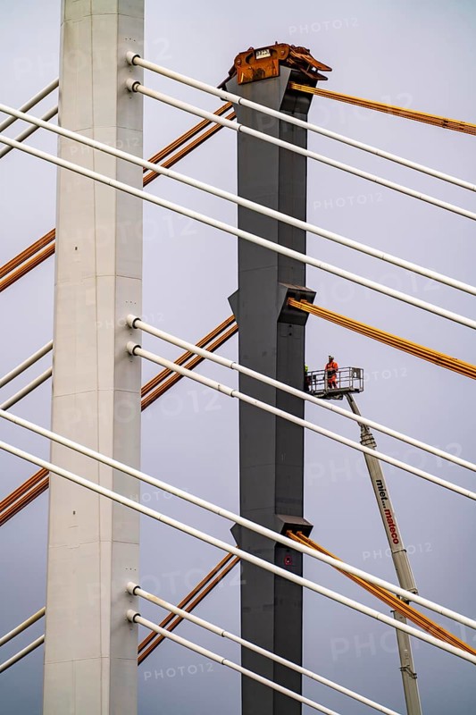 The new Rhine bridge Neuenkamp, the A40, white pillar ropes, and the old motorway bridge, which is being dismantled, preparation for demolition, workers on cherry pickers measure, mark the old bridge pillar, Duisburg, North Rhine-Westphalia, Germany, Europe