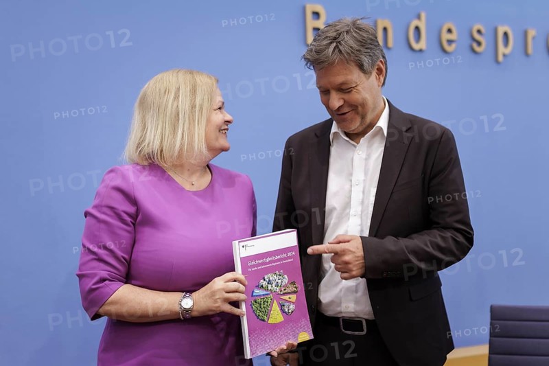 Nancy Faeser (SPD), Federal Minister of the Interior and Home Affairs, and Robert Habeck (Alliance 90/The Greens), Federal Minister for Economic Affairs and Climate Protection and Vice-Chancellor, at the presentation of the Federal Government's 1st Equivalence Report at the Federal Press Conference in Berlin, 3 July 2024