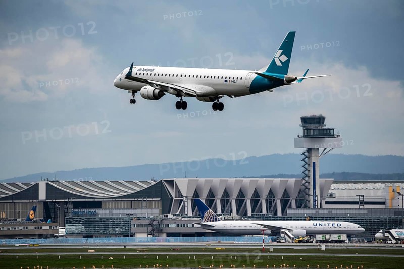 Air Dolomiti Embraer ERJ-195LR, I-ADJY, approaching Frankfurt am Main Airport, German Air Traffic Control Tower, FRA, Hesse, Germany, Europe