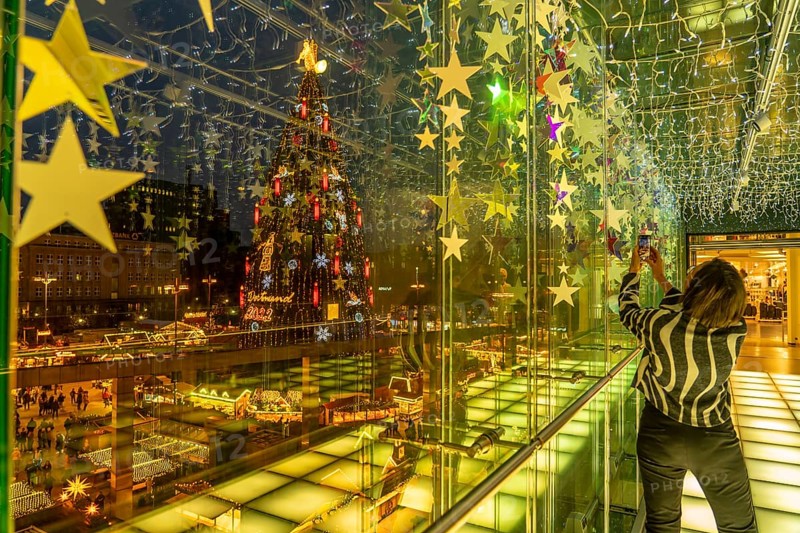 Christmas market in Dortmund, Hansaplatz, view from a pedestrian gallery between 2 department stores, onto the market with the biggest Christmas tree in the world, North Rhine-Westphalia, Germany, Europe
