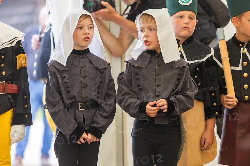 Minister President Michael Kretschmer visits Schneeberg on the occasion of the Mountain Dispute Day. Here is a performance by the children's group from Kinderhaus Neustädtel e.V., Siebenschlehner Pochwerk, Schneeberg, Saxony, Germany, Europe