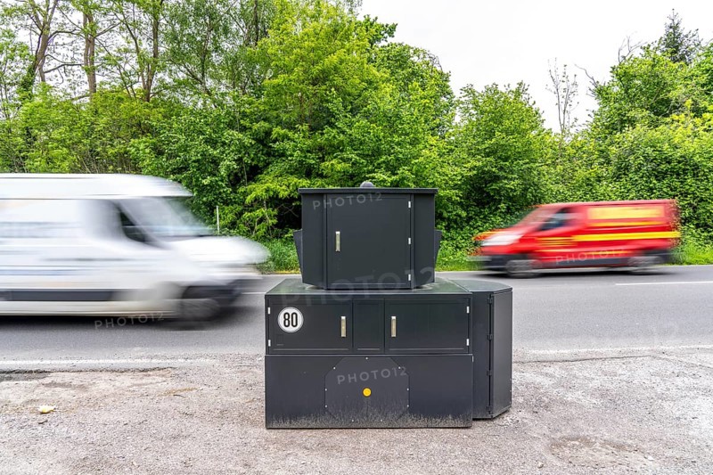 Semi-stationary speed camera on the B227, Hattinger Straße, used by the city of Gelsenkirchen, model TraffiStar S350 from Jenoptik, the device is temporary, self-sufficient for up to a week, at various measuring points, can measure and flash in 2 directions, laser measurement technology, data is sent to the city via mobile radio, is installed on a protected trailer, popularly known as an armoured speed camera, here a 50 km/h zone, North Rhine-Westphalia, Germany, Europe
