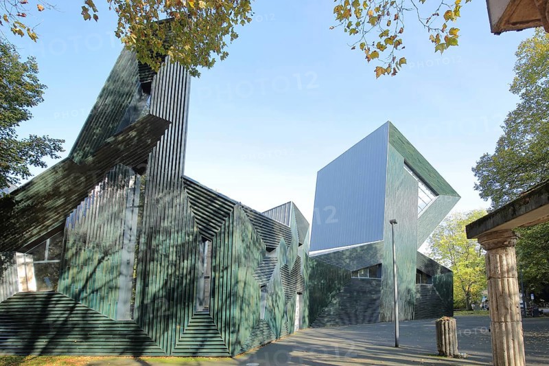 New synagogue built in 2010, Magenza, modern building and pillar of old destroyed building, Neustadt, Mainz, Rhine-Hesse region, Rhineland-Palatinate, Germany, Europe