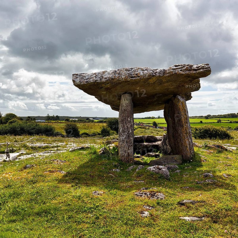 Poulnabrone dolmen, Poll na Brón, portal dolmen from the Neolithic period, megalithic site in the Burren National Park, County Clare, Ireland, Europe