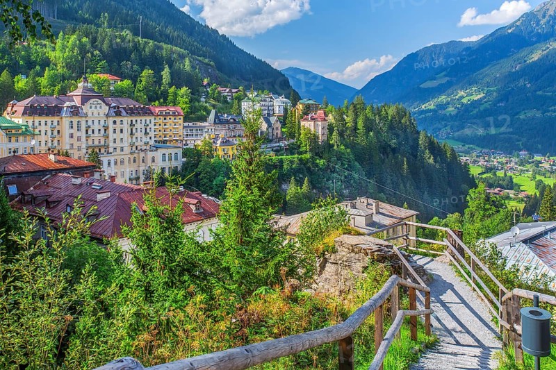 View of the village with Grandhotel de l' Europe and view of the valley, Bad Gastein, Gastein Valley, Hohe Tauern, Pongau, Salzburg Province, Austria, Europe