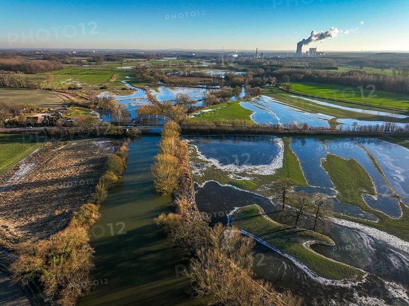 Selm, North Rhine-Westphalia, Germany, flood on the Lippe, river in the Ruhr area, the fields, the farmers' agricultural land next to the watercourse are flooded, serve as retention areas, flood areas for flood protection. In the background the Trianel coal-fired power station in Lünen, Europe