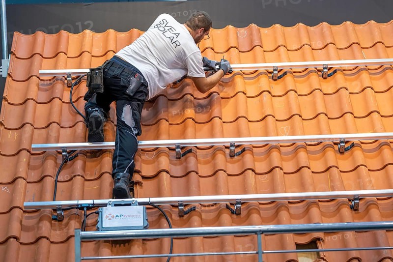 Presentation of the rapid installation of a solar system on a residential house with a pitched roof, in the form of a competition, European Solar Games, at the Solar Solutions Düsseldorf trade fair, over 250 international exhibitors present products and services from the solar industry, smart storage, EV charging and green HVAC to a trade audience of users and dealers, Düsseldorf, North Rhine-Westphalia, Germany, Europe