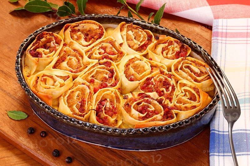 Swabian cuisine, Swabian doughnuts in a casserole dish, Swabian pasta sack, stuffed pasta pancakes with sauerkraut and smoked meat, savoury, salty, main course, raw pasta pancakes, grandmother's cooking, regional, home cooking, typical Swabian, traditional cuisine, food photography, studio, Germany, Europe