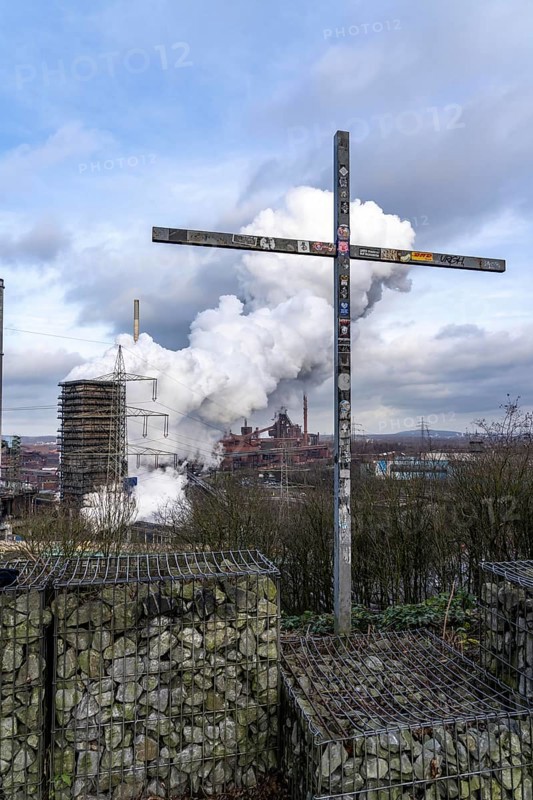 The Thyssenkrupp Steel steelworks in Duisburg-Marxloh, on the Rhine, coking plant unloading tower, blast furnaces 1 and 2, right, summit cross on Alsumer Berg, vantage point, North Rhine-Westphalia, Germany, Europe