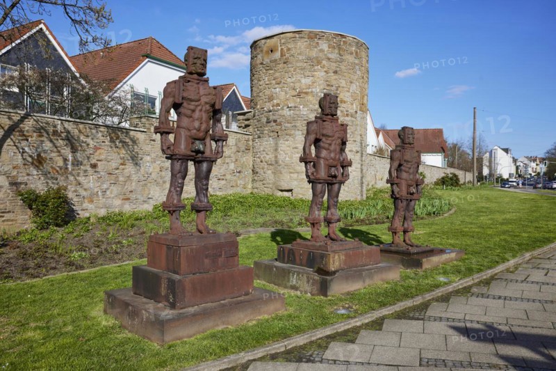 Sculptures People made of iron by Zbigniew Fraczkiewicz on the historic town wall of Hattingen, Ennepe-Ruhr district, North Rhine-Westphalia, Germany, Europe