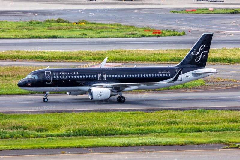 A Starflyer Airbus A320 aircraft with the registration number JA21MC at Tokyo Haneda Airport, Japan, Asia
