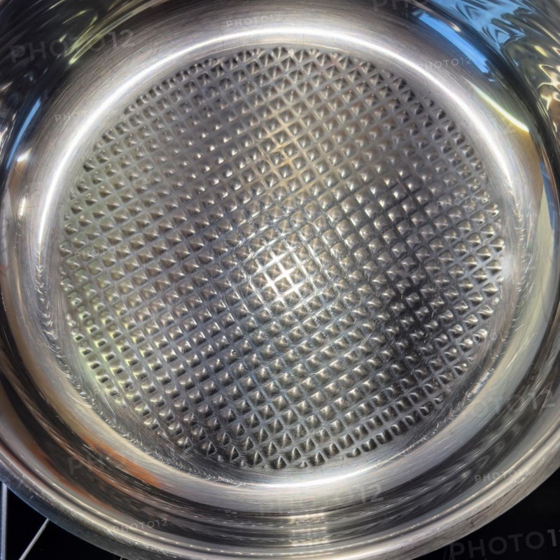 View in clean empty honeycomb structure pan Frying pan Stainless steel pan Stainless steel pan with honeycomb base Pan base with honeycomb structure pattern like honeycomb for searing roasting meat, international