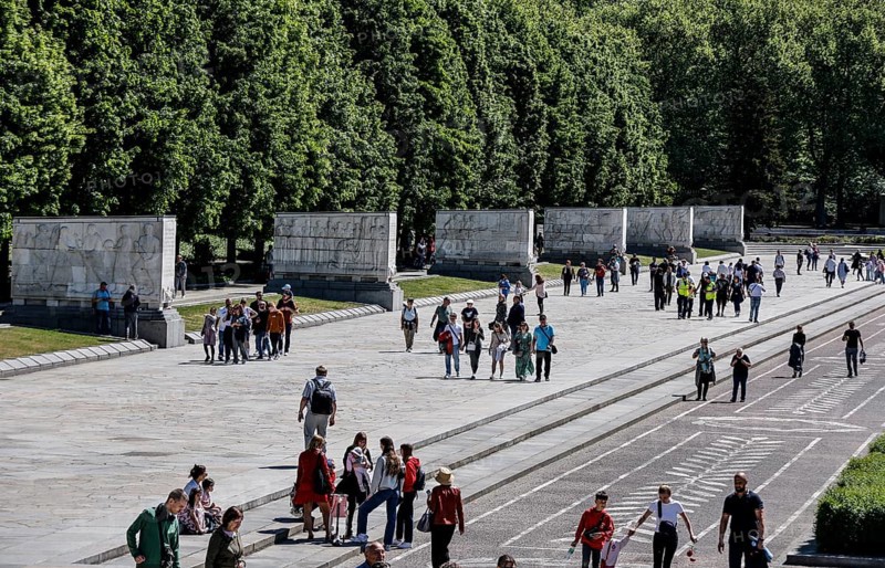 Commemoration at the Soviet memorial in Treptower Park to the Soviet soldiers who died during the Second World War, Berlin, 9 May 2024. On May 1945, Germany surrendered and the Second World War ended in Europe. In Russia, Remembrance Day is celebrated on 9 May, Berlin, Berlin, Germany, Europe