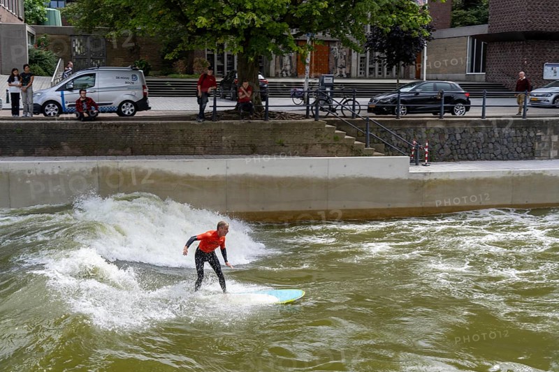 Surfing facility in the city centre of Rotterdam, Rif010, supposedly the world's first wave facility for surfers in a city, in the Steigersgracht, a 130 metre long and 21 metre wide wave pool was built in the existing canal, waves up to 1.5 metres high can be generated, every 7 seconds a wave breaks for the surfers, the 4.5 million litres in the pool, water is moved by 8 wave machines, Netherlands