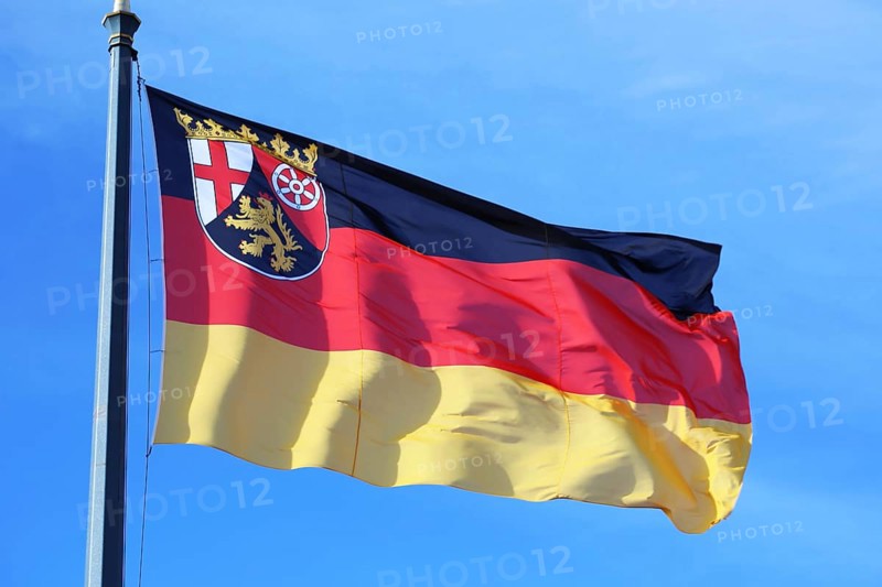 Flag of Rhineland-Palatinate in the state capital Mainz