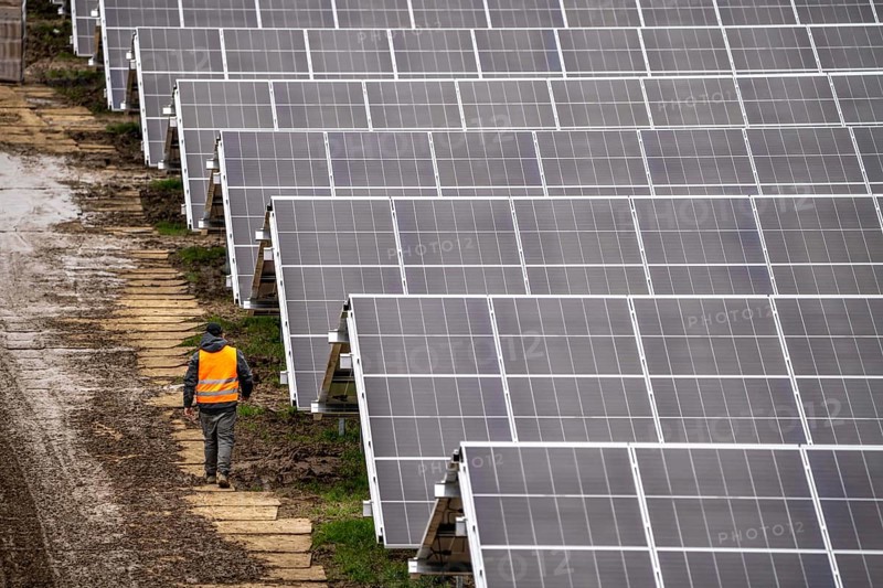 Construction of a solar park in Neukirchen-Vluyn, over 10, 000 solar modules will be installed on 4.2 hectares, which will then generate 6 million kilowatt hours per year, North Rhine-Westphalia, Germany, Europe