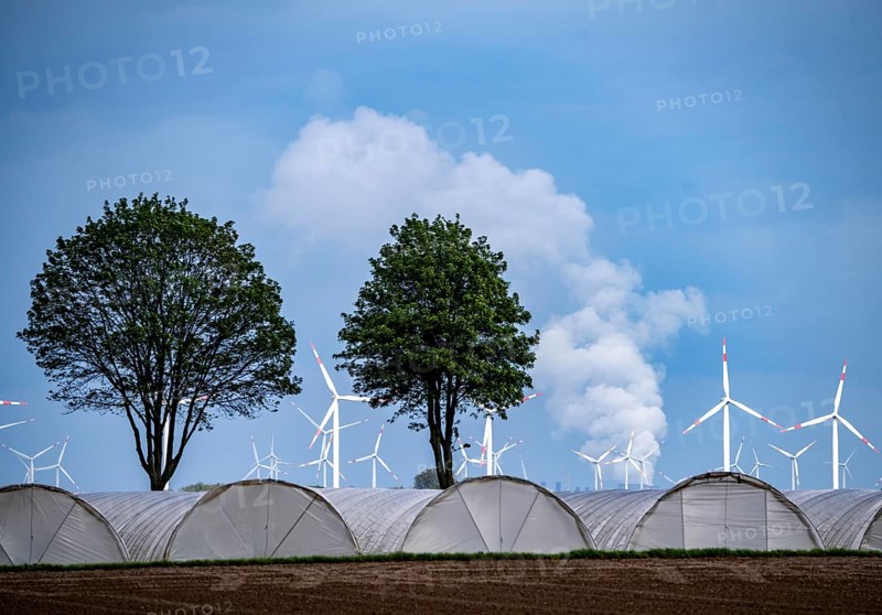 Agriculture, large areas with foil tunnels, for growing strawberries, south of Lövenich, belongs to Erkelenz, in the district of Heinsberg, wind farm, Neurath lignite-fired power station, North Rhine-Westphalia, Germany, Europe
