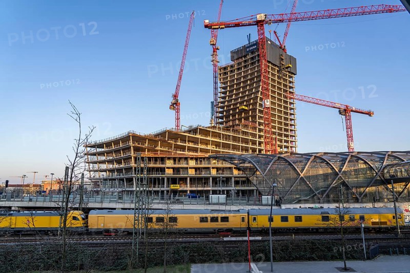 Shell of the Elbtower construction project, the architectural completion of Hafencity Hamburg, in the east, is to grow to 64 storeys and 245 metres in height, construction was halted due to the insolvency of Signa Prime Selection AG of the Austrian real estate entrepreneur René BenkoHamburg, Elbbrücken underground and S-Bahn station, Hamburg, Germany, Europe