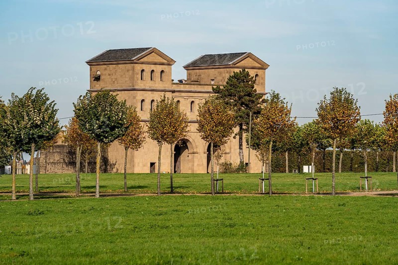 Xanten Archaeological Park, open-air museum on the site of the former Roman city of Colonia Ulpia Traiana, tree-lined avenues show the former course of the road, north gate, North Rhine-Westphalia, Germany, Europe