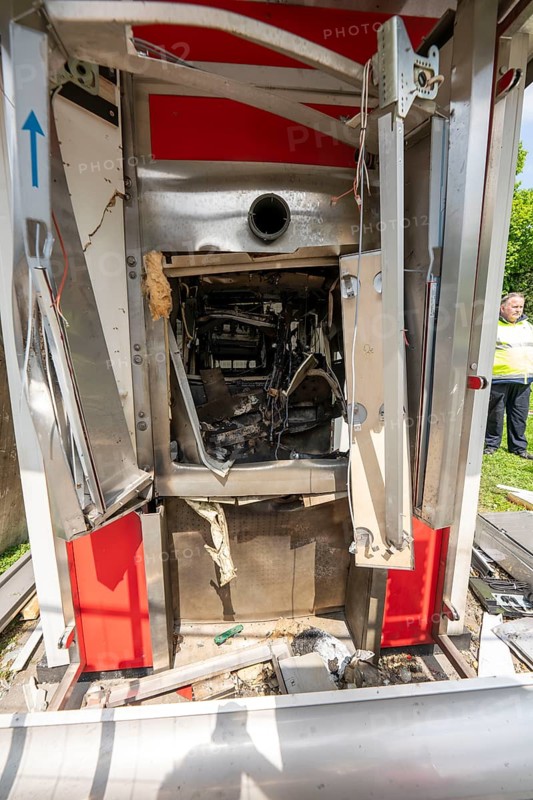 Blown up ATM of the Sparkasse in Mülheim-Heißen, Hingbergstraße, the free-standing ATM was probably blown up with explosives for the third time, the perpetrators probably did not take any money, Mülheim an der Ruhr, North Rhine-Westphalia, Germany, Europe