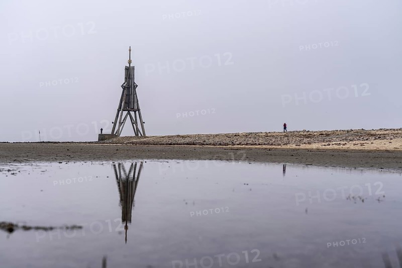 Thick fog in winter, hangs over the mouth of the Elbe into the North Sea, navigation mark and landmark Kugelbake enters the Lower Elbe, Cuxhaven, Lower Saxony, Germany, Europe