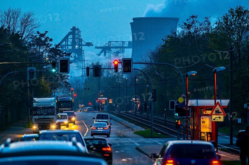 Hüttenwerke Krupp Mannesmann, HKM, blast furnaces, cooling tower, in Duisburg-Hüttenheim, view over Ehinger Straße, North Rhine-Westphalia, Germany, Europe