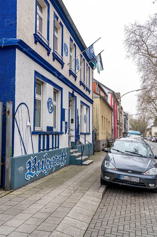 Residential building in Gelsenkrichen-Ückendorf, painted in Schlake 04 look, on the corner of Ückendorfer Straße and Virchowstraße, in Gelsenkirchen, North Rhine-Westphalia, Germany, Europe