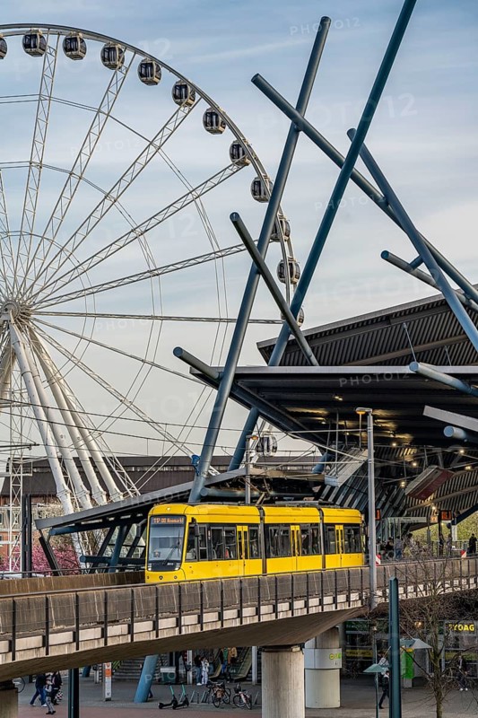 Ferris wheel at the Neue Mitte stop, for bus and tram lines, at the Westfield Centro shopping centre in Oberhausen, North Rhine-Westphalia, Germany, Europe