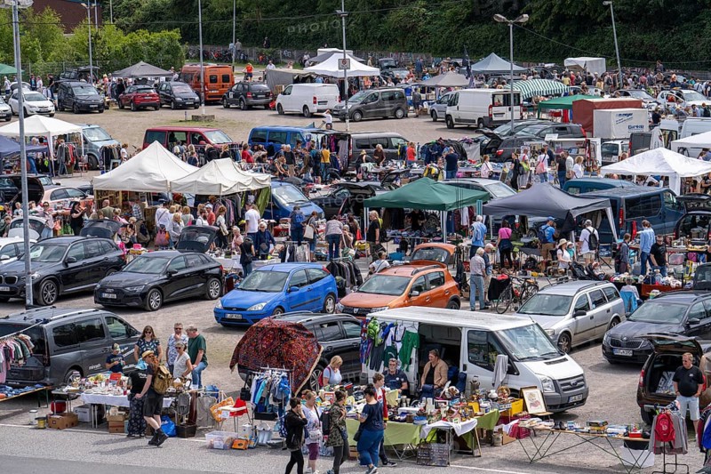 Flea market at the summer festival at the Gruga in Essen, 10-day funfair at Messe Essen, with one of the largest flea markets in North Rhine-Westphalia, Germany, Europe