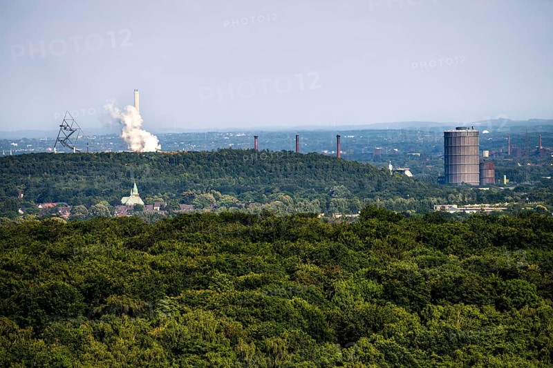 View from the Haniel spoil tip over the green Ruhr area landscape to the southeast, over the Köllnischer Wald, to the Beckstraße spoil tip with the Tetraeder, chimney of the Essen-Karnap waste-to-energy plant, in front the St. Joseph church in Bottrop, on the right chimneys of the Prosper coking plant, behind the Zollverein coking plant, North Rhine-Westphalia, Germany, Europe