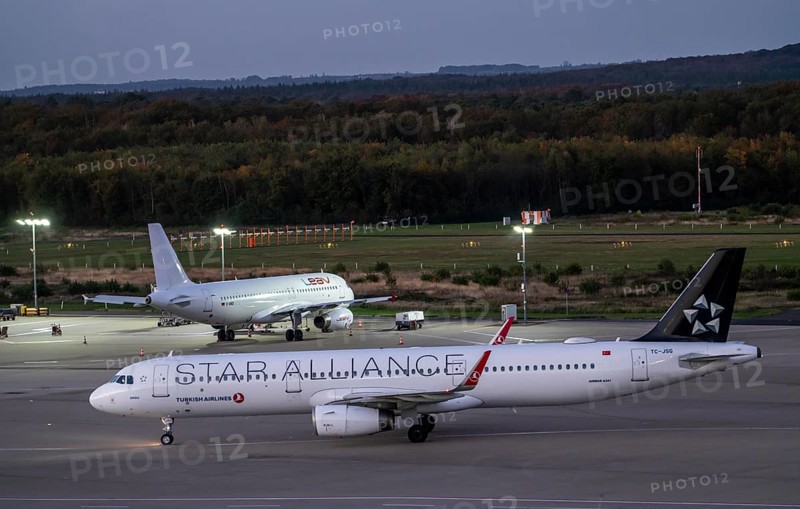 Turkish Airlines, Star Alliance, Airbus A321, taxiing to the terminal CGN, North Rhine-Westphalia, Germany, after landing at Cologne-Bonn Airport, Europe