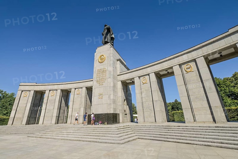 Soviet Memorial, Straße des 17. Juni, Tiergarten, Berlin, Germany, Europe