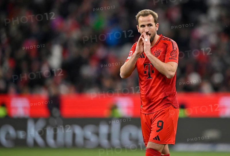 Harry Kane FC Bayern Munich FCB (09) Disappointment disappointed after missed goal opportunity Gesture Gesture Allianz Arena, Munich, Bayern, Germany, Europe