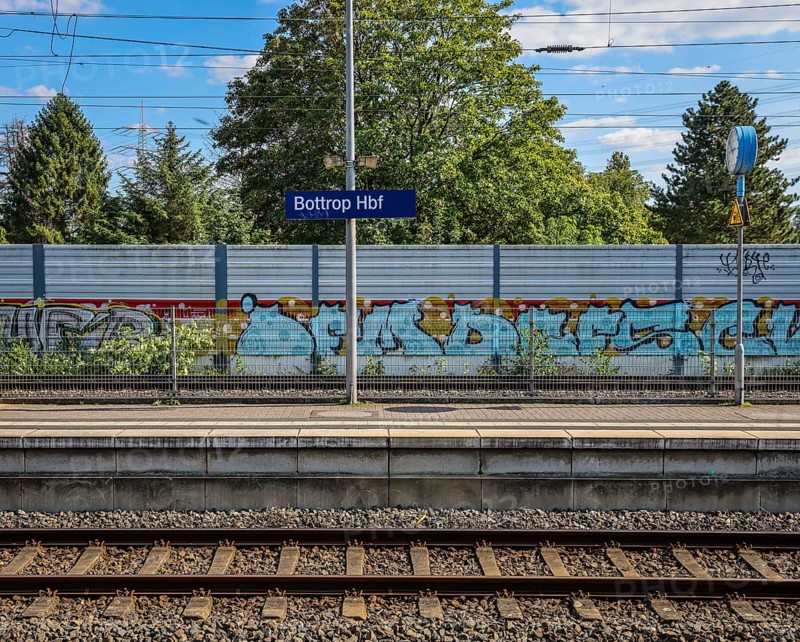 Bottrop, North Rhine-Westphalia, Germany, Bottrop main station, Bottrop main station sign, railway tracks and deserted platform, Europe
