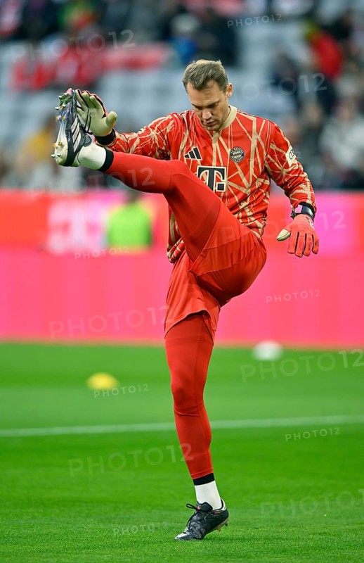 Goalkeeper Manuel Neuer FC Bayern Munich FCB (01) during warm-up training Allianz Arena, Munich, Bavaria, Germany, Europe
