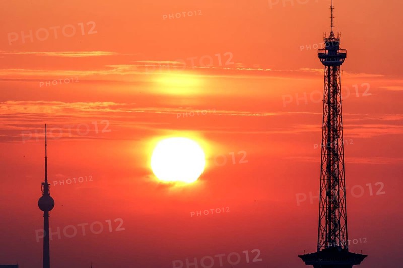 Sunrise in Berlin, Radio Tower, Television Tower, 06.09.2024, Berlin, Berlin, Germany, Europe