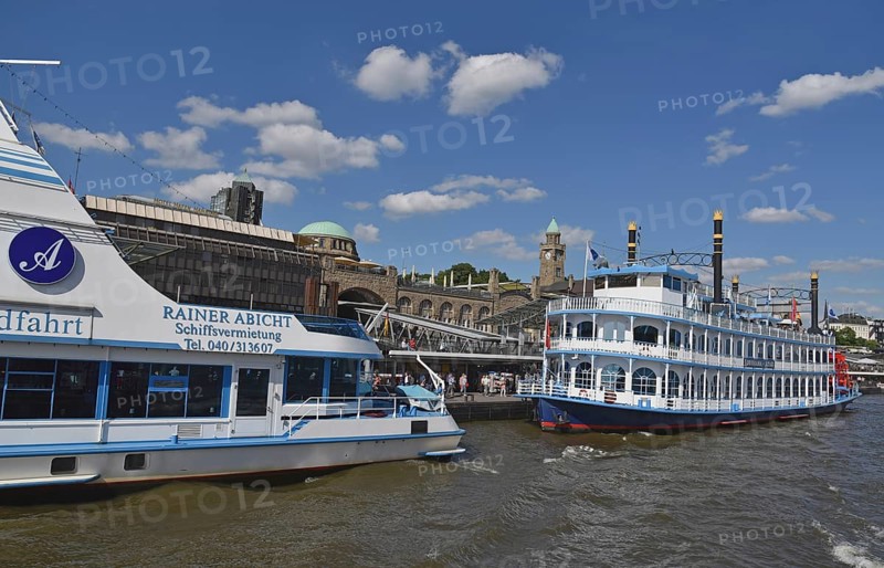Europe, Germany, Hanseatic City of Hamburg, Harbour, Elbe, An den St. Pauli Landungsbrücken, Harbour cruise, Paddle steamer, Europe