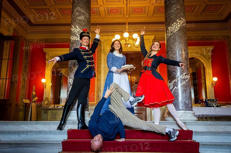 Ballet meets breakdance: 100 beats per minute into the stollen season Dresden stollen bakers make the stollen and the saxonz dance. The 29th Dresden Stollen Girl Nelly charburner, Annalisa Piccolo and Stefan Kulhawec from the Nutcracker Ballet, Philip Lehmann from the saxonz, Dresden, Saxony, Germany, Europe