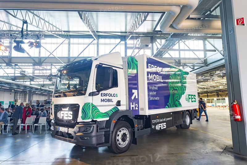 Presentation of the first fuel cell lorry from FES GmbH Fahrzeug-Entwicklung Sachsen. FES GmbH has been involved in the development of fuel cell systems and their application in vehicles for more than seven years and will now register the first truck with a weight of 18 tonnes in road traffic, FES, Zwickau, Saxony, Germany, Europe