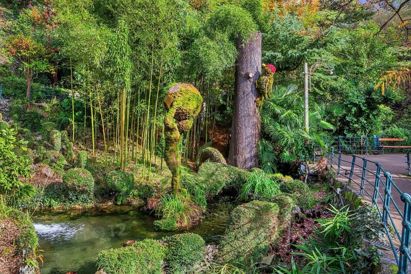 Moss sculptures on the Gilf promenade in the spa area, Merano, Burggrafenamt, Adige Valley, South Tyrol, Italy, Europe