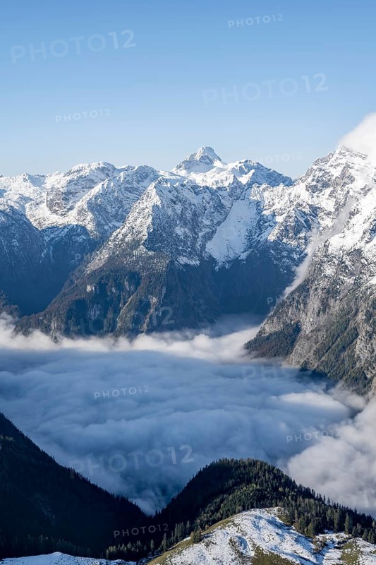View of sea of clouds and snow-covered mountains, mountain panorama with summit Großer Hundstod, from the Jenner, Berchtesgaden National Park, Berchtesgaden Alps, Schönau am Königssee, Berchtesgadener Land, Bavaria, Germany, Europe