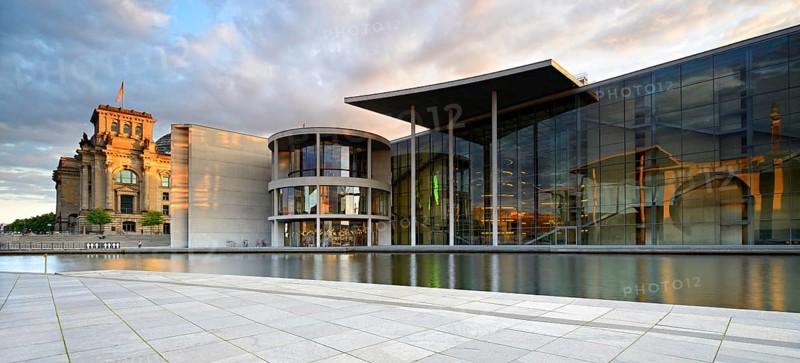 The Reichstag and the Paul Löbe House on the banks of the Spree in the evening light, Spreebogen, government district, Mitte, Berlin, Germany, Europe