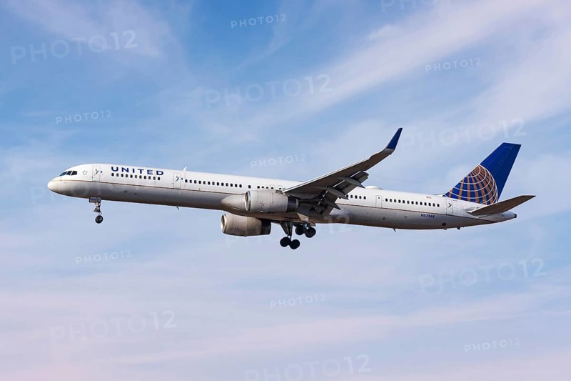 A United Airlines Boeing 757-300 aircraft with the registration number N57868 at Los Angeles Airport, USA, North America
