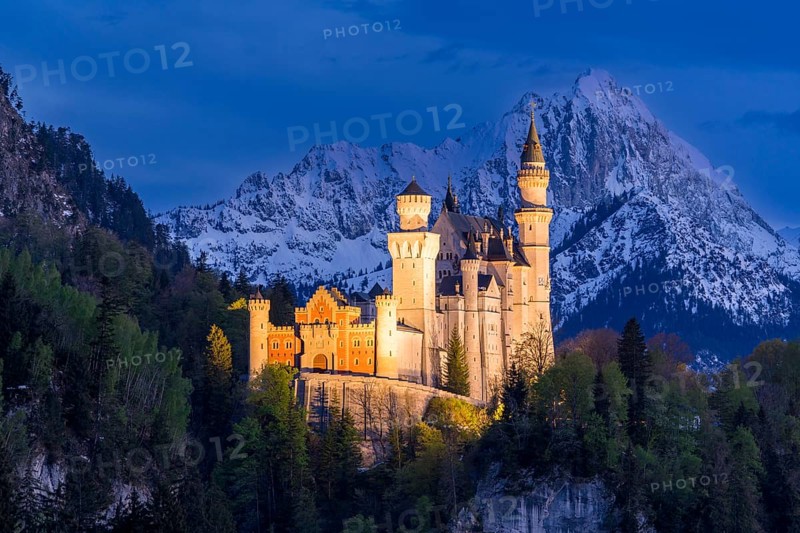 Neuschwanstein Castle near Füssen, Schwangau, Allgäu Alps, night shot, illuminated, snow, East Allgäu, Bavaria, Germany, Europe