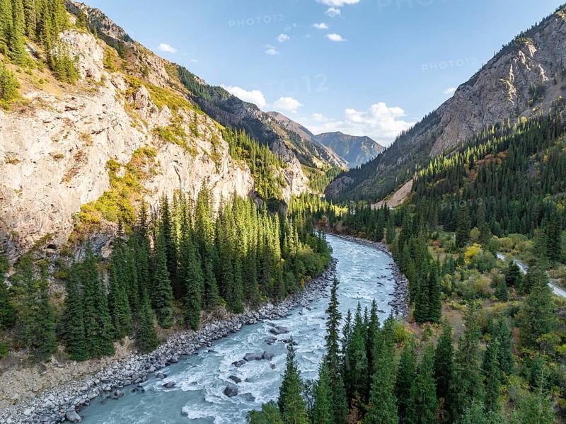 Mountain landscape with river in a narrow mountain valley in autumn, Little Naryn or Kichi-Naryn, Eki-Naryn Gorge, Naryn Province, Kyrgyzstan, Asia