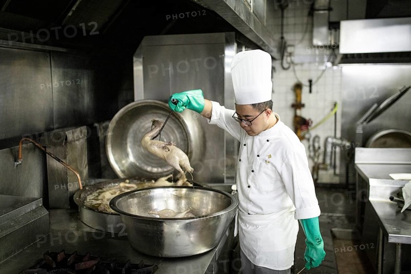 Restaurant Mei Yuan in Hotel Jinlin, the most renowned restaurant for Nanjing Salt Duck, the side chef cooks the ducks in the broth that has been enriched again and again for over 50 years, Nanjing, China, Asia
