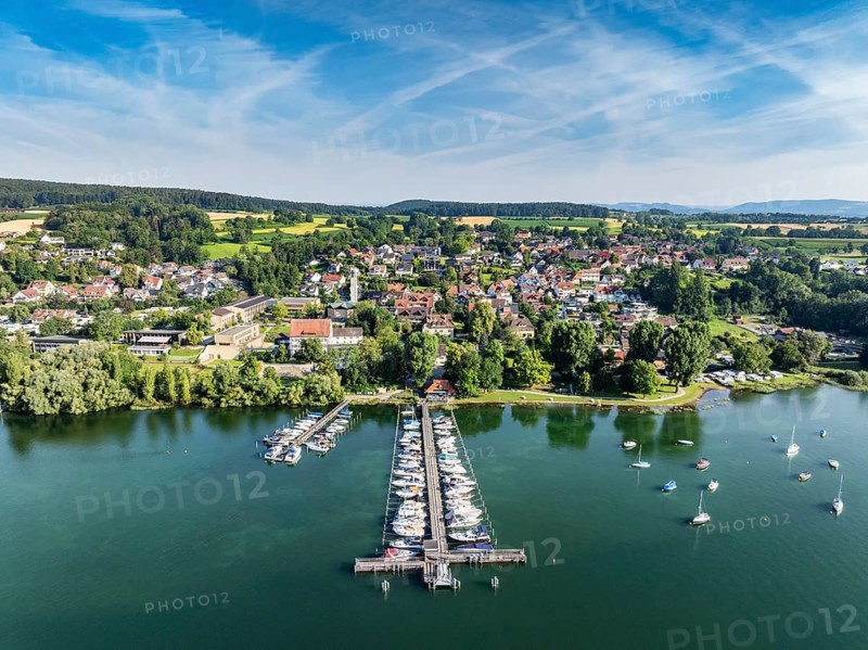Aerial view of the municipality of Gaienhofen on the south side of the Höri peninsula with the marina, jetty and Gaienhofen Castle, now a school campus and grammar school, Lake Constance, Constance district, Baden-Württemberg, Germany, Europe